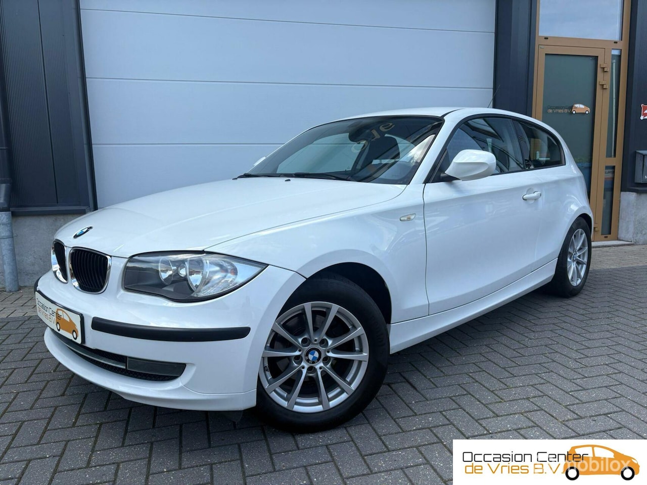 BMW 1-serie - 116i Airco Velgen Elektrisch Pakket Bluetooth - AutoWereld.nl