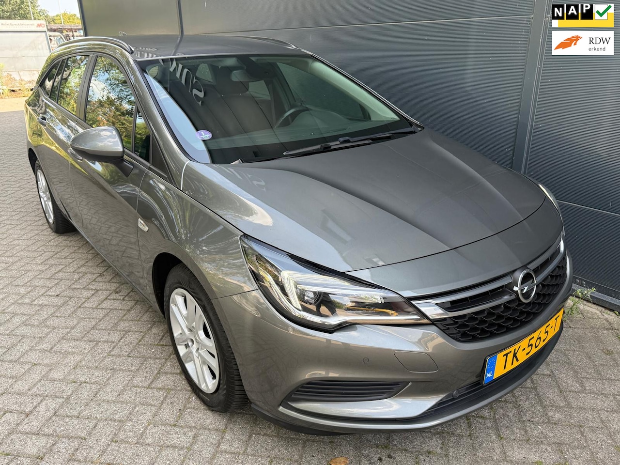 Opel Astra Sports Tourer - 1.0/Navi/Airco/car play/wifi/cruise/parkeer sensoren voor en achter - AutoWereld.nl
