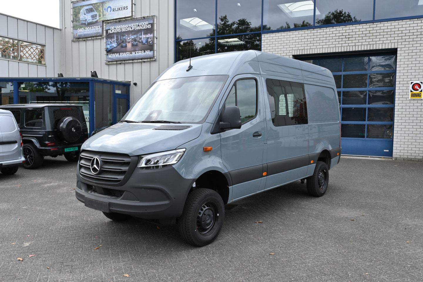 Mercedes-Benz Sprinter - 319 CDI 4x4 L2H2 Pro Distronic, Draaistoelen, LED, Electrische schuifdeur - AutoWereld.nl