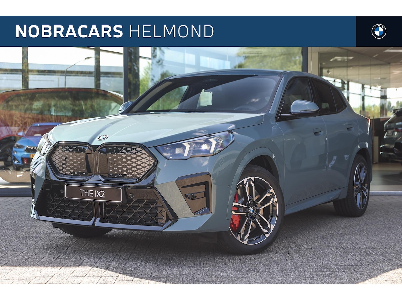 BMW iX2 - eDrive20 M Sport / Sportstoelen / Achteruitrijcamera / M Adaptief onderstel / Adaptieve LE - AutoWereld.nl