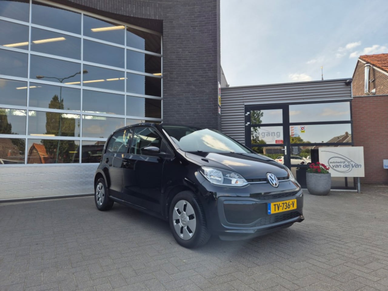Volkswagen Up! - 1.0 44kw/60PK BMT move up! airco, centrale vergrendeling, 5 drs. - AutoWereld.nl