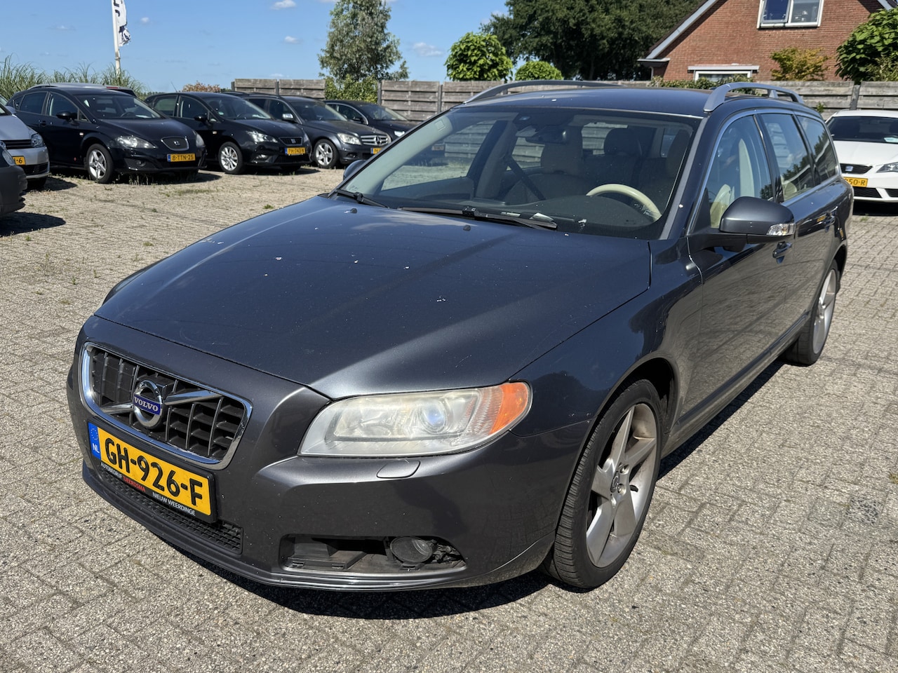 Volvo V70 - 3.0 T6 AWD Summum Lees tekst - AutoWereld.nl
