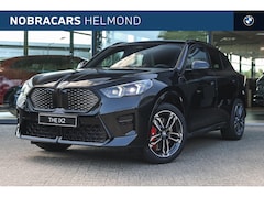 BMW iX2 - eDrive20 M Sport / Sportstoelen / Trekhaak / Achteruitrijcamera / M Adaptief onderstel / A