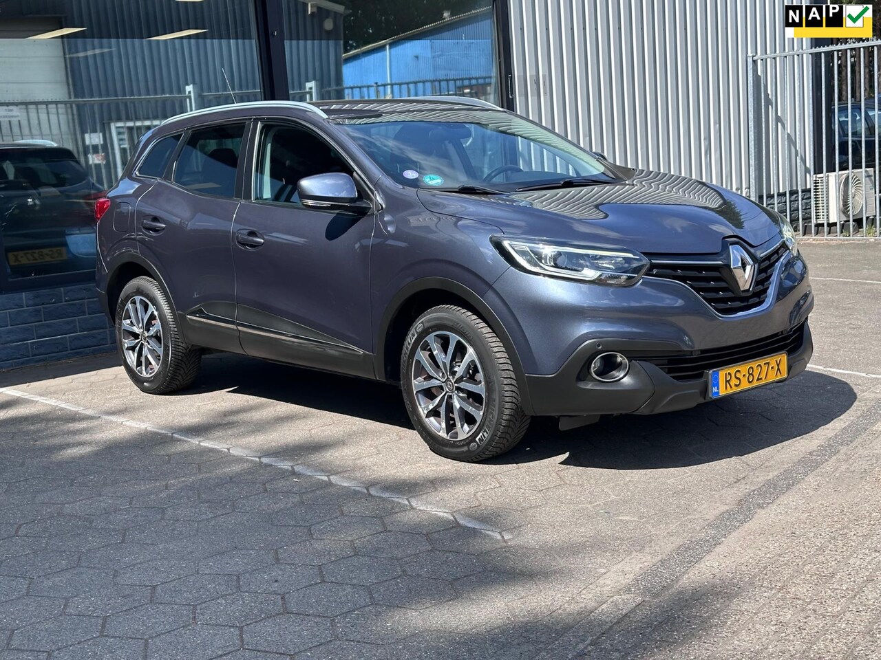Renault Kadjar - 1.2 TCe Limited / Airco/Sensoren/Navigatie/ - AutoWereld.nl