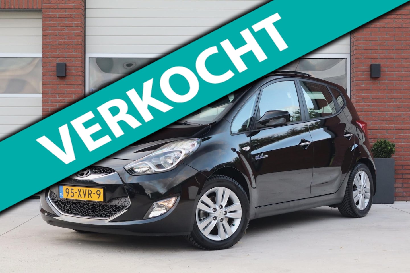 Hyundai ix20 - 1.4i i-Vision 1e eigenaar! Panoramdak - Cruise control - Trekhaak - AutoWereld.nl