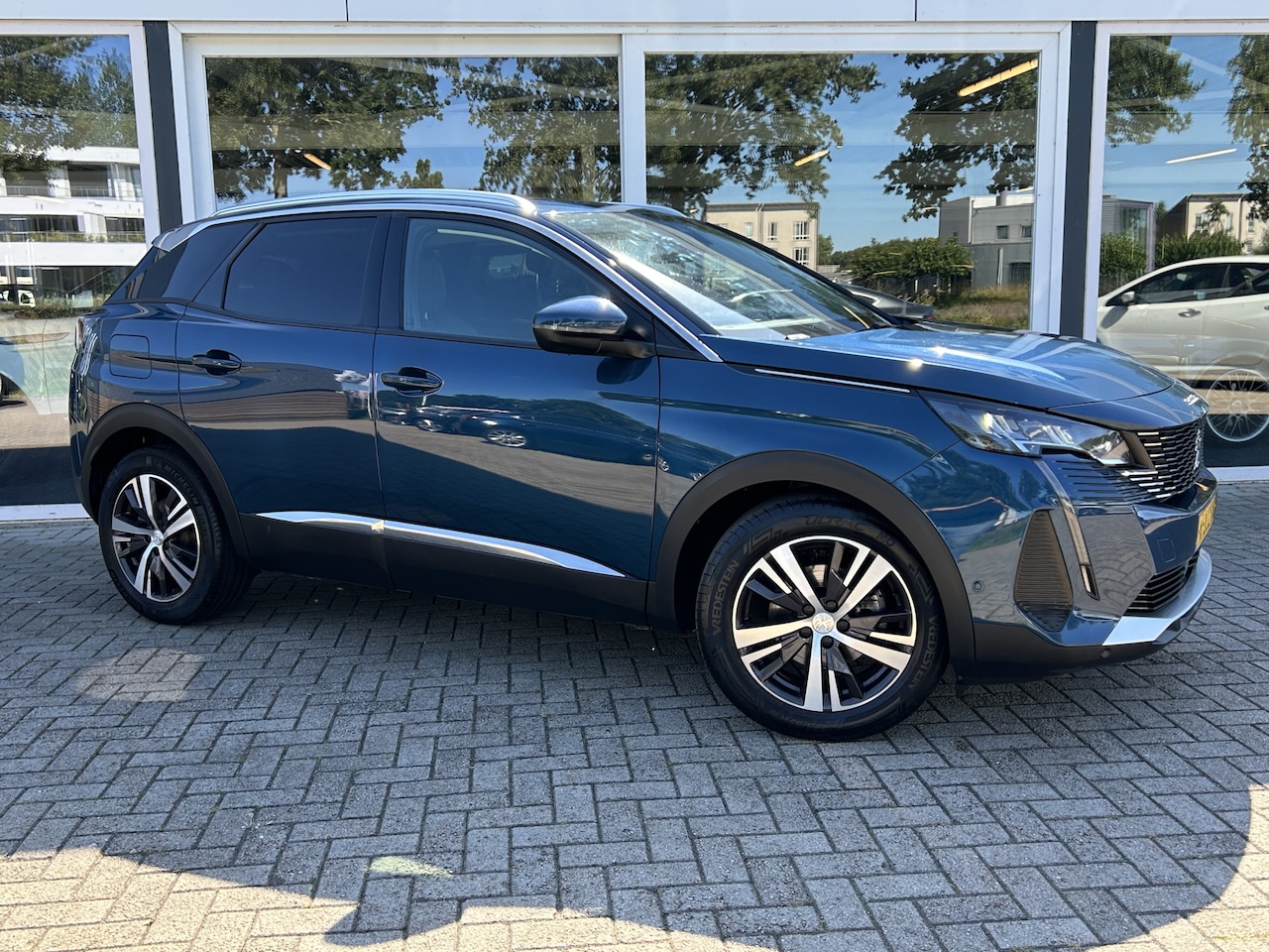 Peugeot 3008 - 1.2 PureTech Blue Lease Premium 50% deal 9.475,- ACTIE Nieuw model / Automaat /  Carplay / - AutoWereld.nl
