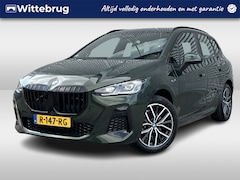BMW 2-serie Active Tourer - 225e xDrive / Navigatie / App connect / Camera / Leder / Parkeersensoren V+A / Dodehoek /