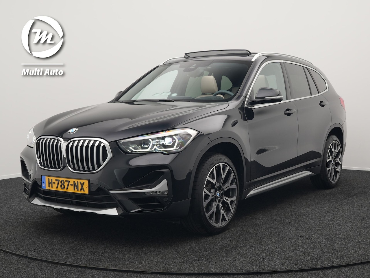BMW X1 - sDrive20i Sportline Automaat 192pk | Afneembare Trekhaak | Panodak | Head Up | Lederen Spo - AutoWereld.nl