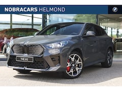 BMW iX2 - eDrive20 High Executive M Sport / Panoramadak / Trekhaak / Sportstoelen / M Adaptief onder