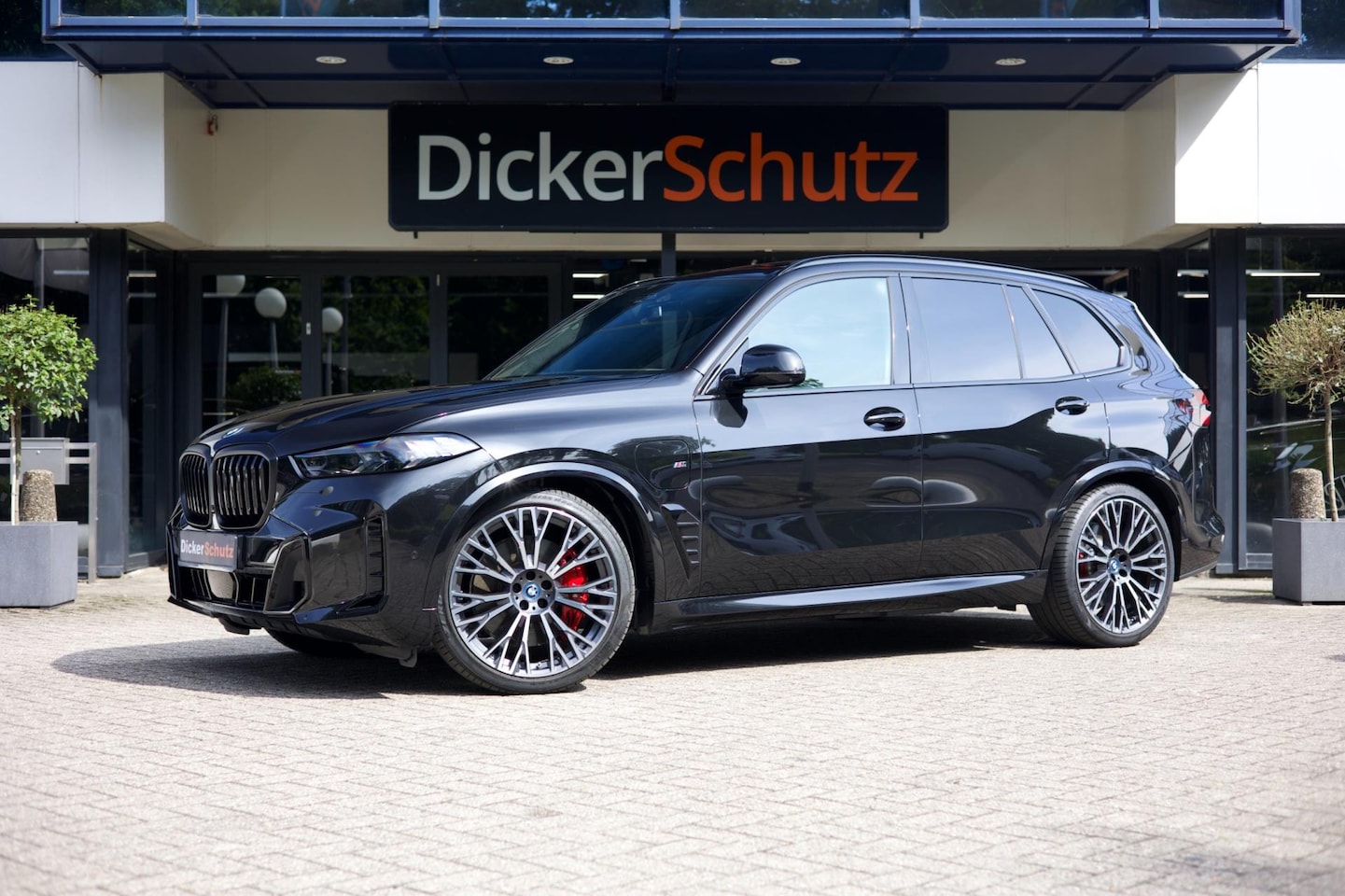 BMW X5 - XDrive50e M Sport Pro | SkyLounge | B&W | Trekhaak | Massage - AutoWereld.nl