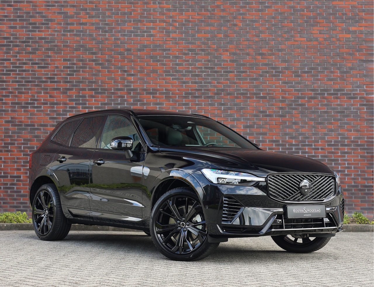 Volvo XC60 - T6 AWD Ultra Black Edition | Trekhaak - Head Up - Direct leverbaar ZWART 1319193 - AutoWereld.nl