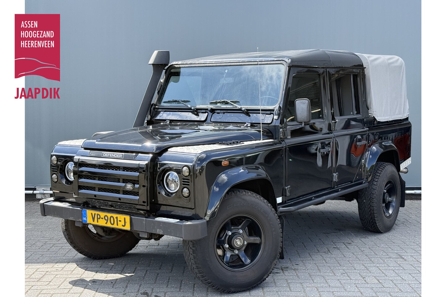 Land Rover Defender 110 - BWJ 2005 2.5 123 PK Td5 110" S High Capacity AIRCO / PRIV. GLAS / 16 INCH BORBET LMV / APP - AutoWereld.nl