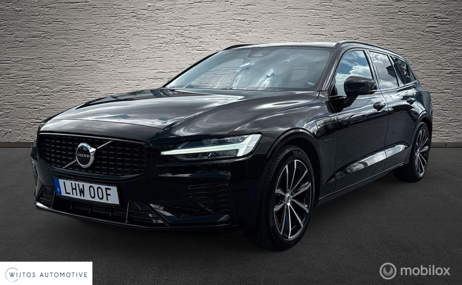 Volvo V60 - 2.0 T6 Plug-in hybrid AWD Plus Dark - AutoWereld.nl