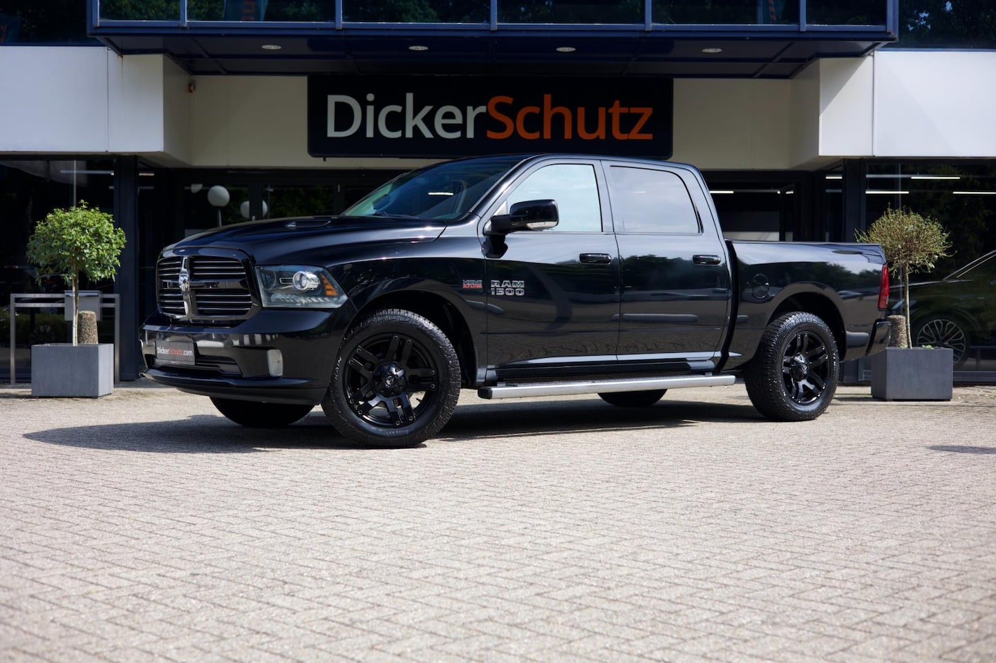 Dodge Ram 1500 - 5.7 V8 4x4 Crew Cab 5'7 Sport 5.7 V8 4x4 Crew Cab 5'7 Sport - AutoWereld.nl