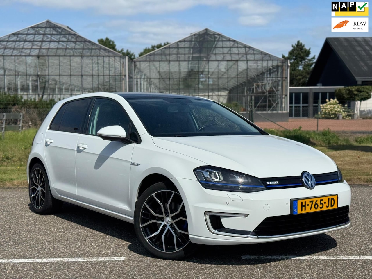 Volkswagen e-Golf - E-Golf Navi | Carplay | Cruise | ACC | Climate | PDC - AutoWereld.nl
