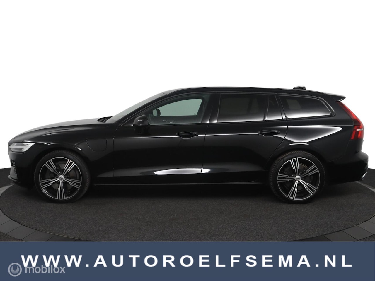 Volvo V60 - 2.0 T6 Plug-in hybrid AWD Plus Dark| Camera |Stoel en Stuur verw|Long Range - AutoWereld.nl