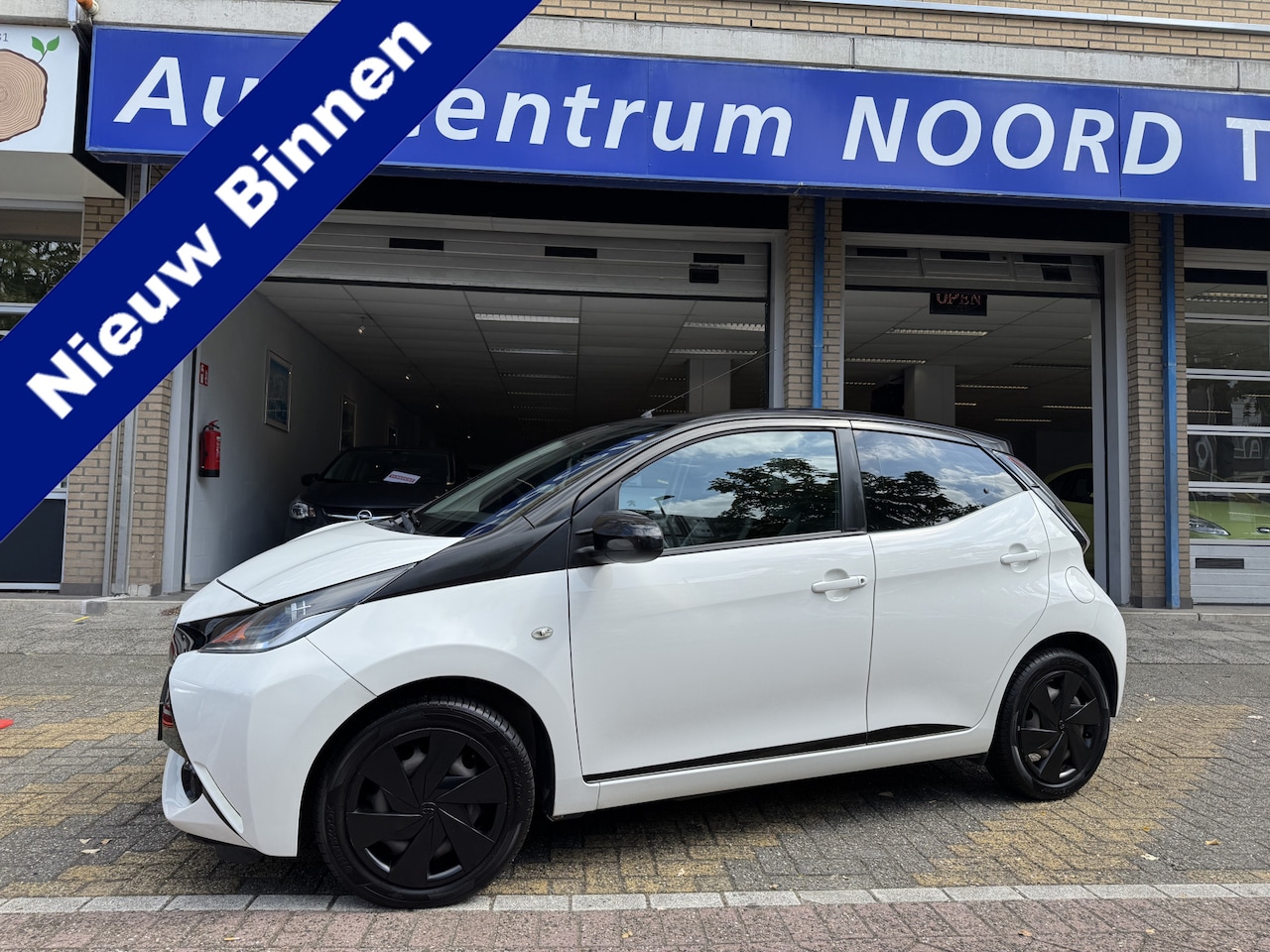 Toyota Aygo - 1.0 VVT-i x-play | Navigatie | Airco | Achteruitrijcamera | Dealeronderhouden | NAP | - AutoWereld.nl