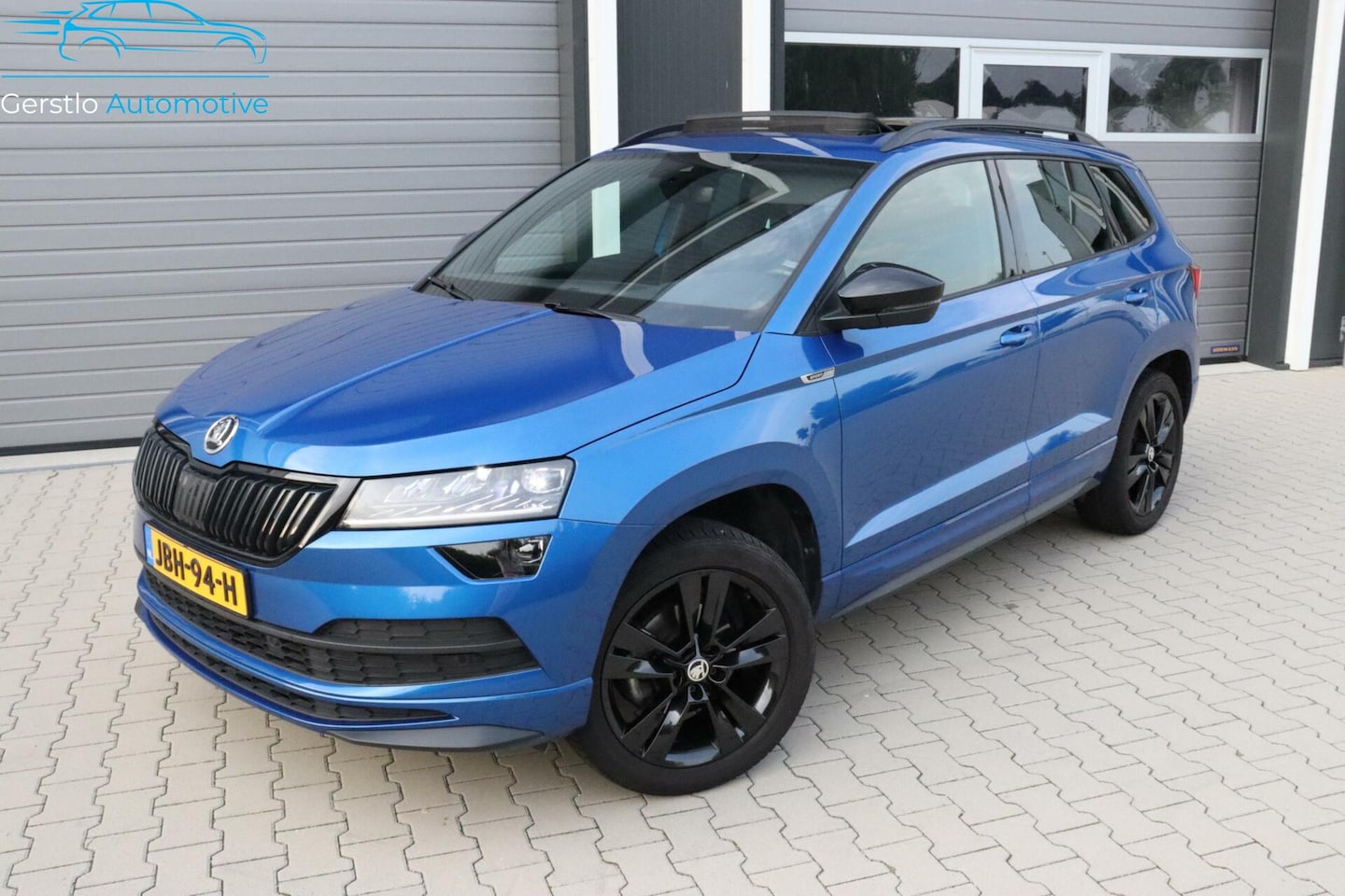 Skoda Karoq - 1.5 TSI Sportline Pano ACC El.koffer Canton 18" - AutoWereld.nl