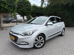 Hyundai i20 - 1.2 (4 cil), Clima, Cruise Control, Panoramadak, Led, LM-velgen 16" & all-season banden, P