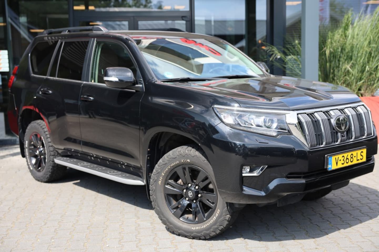 Toyota Land Cruiser 150 - 2.8 D-4D 5DRS LOUNGE B/E TREKKER A/T 5 SITZ VAN - AutoWereld.nl