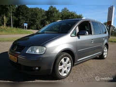 Volkswagen Touran - 2.0-16V FSI Highline ECC/CRUISE/TREKHAAK