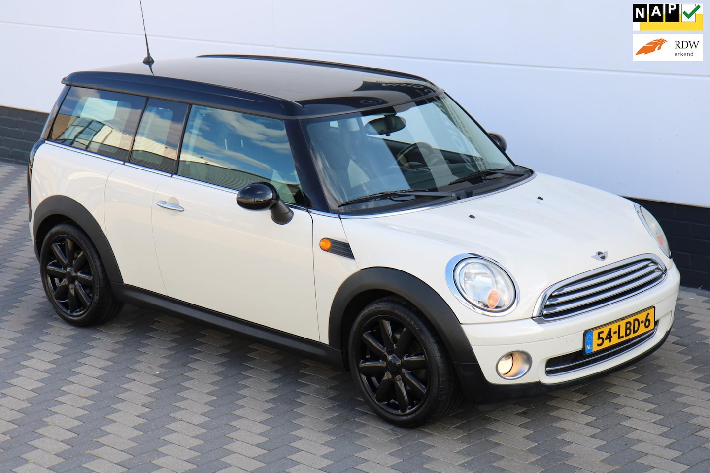 MINI Clubman - 1.6 Cooper 1ste eig. Navi Cruise Airco NAP !!! - AutoWereld.nl