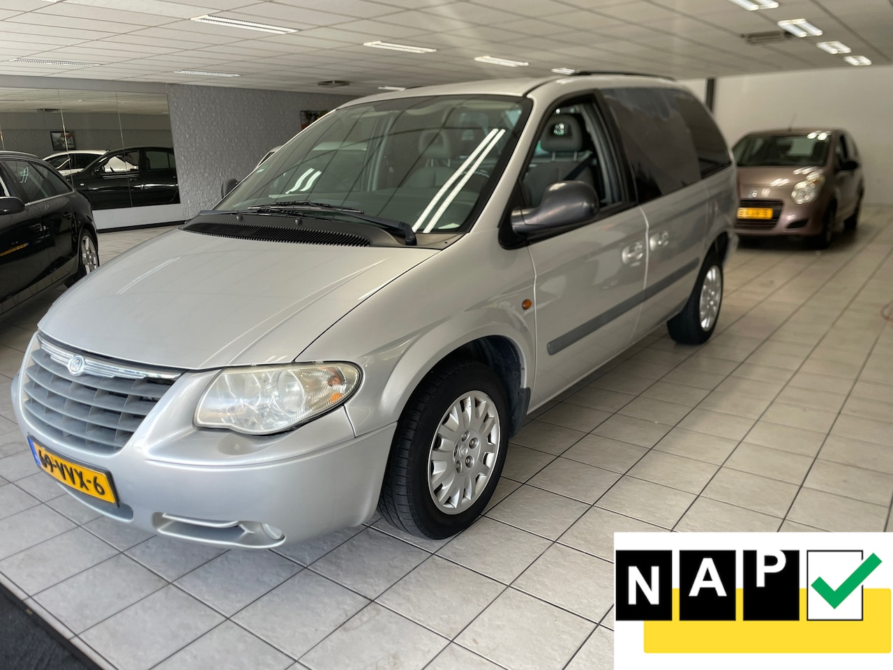 Chrysler Voyager - 2.8 CRD SE Automaat Clima Cruis - AutoWereld.nl