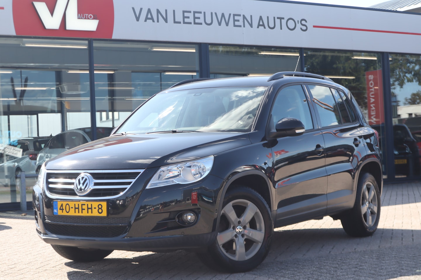 Volkswagen Tiguan - 1.4 TSI Comfort&Design 4Motion | Nieuw Binnen! | Sensoren | Trekhaak | Clima - AutoWereld.nl