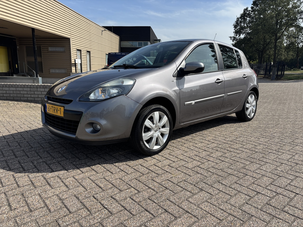 Renault Clio - 1.2 TCe Night & Day 5 Deurs [ navi,ecc,cruise,lmv ] - AutoWereld.nl