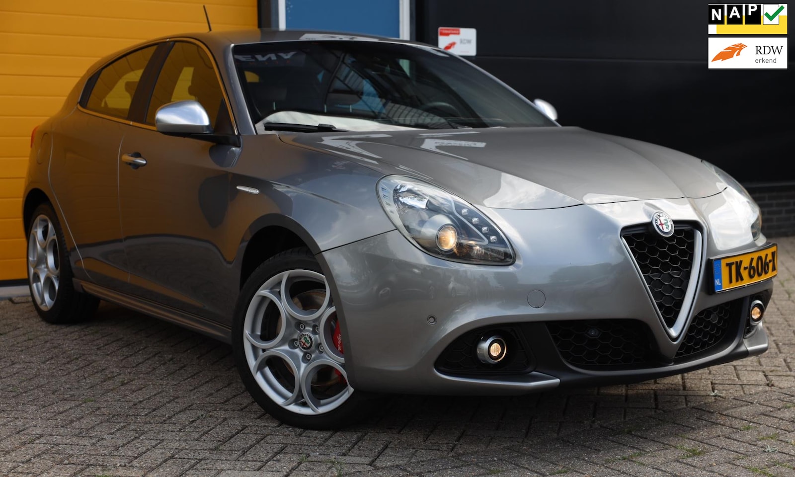 Alfa Romeo Giulietta - 1.4 Turbo QV Line / 170 PK / AUT / Cognac Leder / Navi / Ecc / Cruise Control / Led / Pdc - AutoWereld.nl