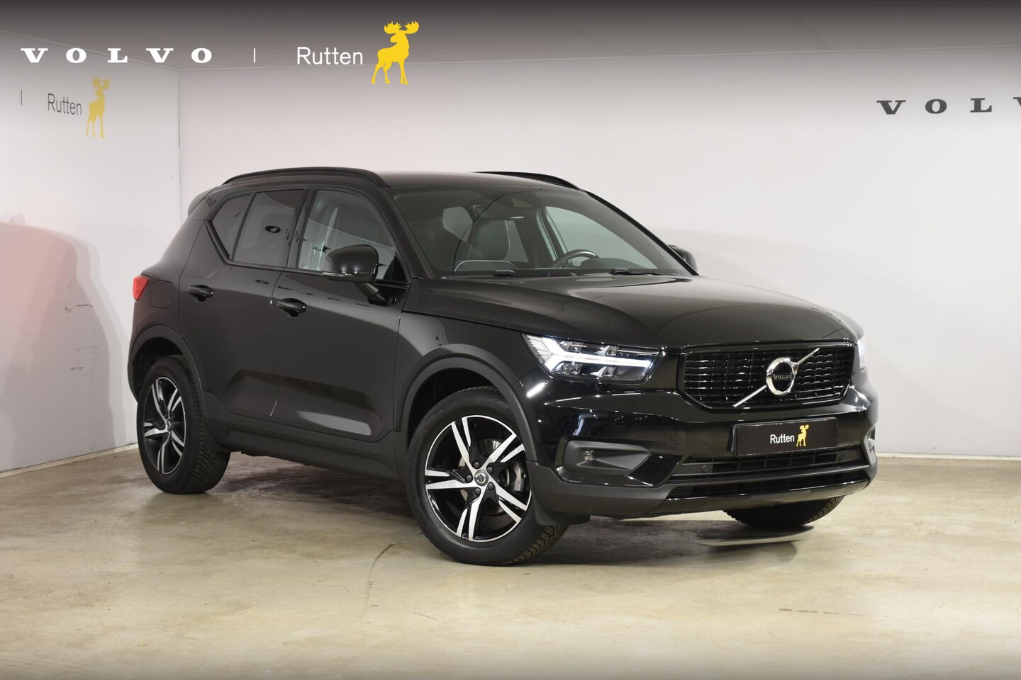 Volvo XC40 - T2 129PK Automaat R-Design / Navigatie / Parkeersensoren / Adaptieve Cruise control / R-De - AutoWereld.nl