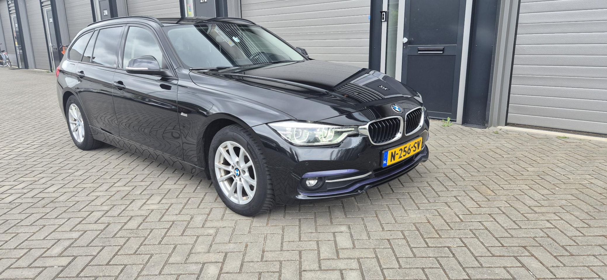 BMW 3-serie Touring - 318d Sport Line AUT*190PK*Harman Kardon*Clima*Navi*Stoelverwarming enz - AutoWereld.nl