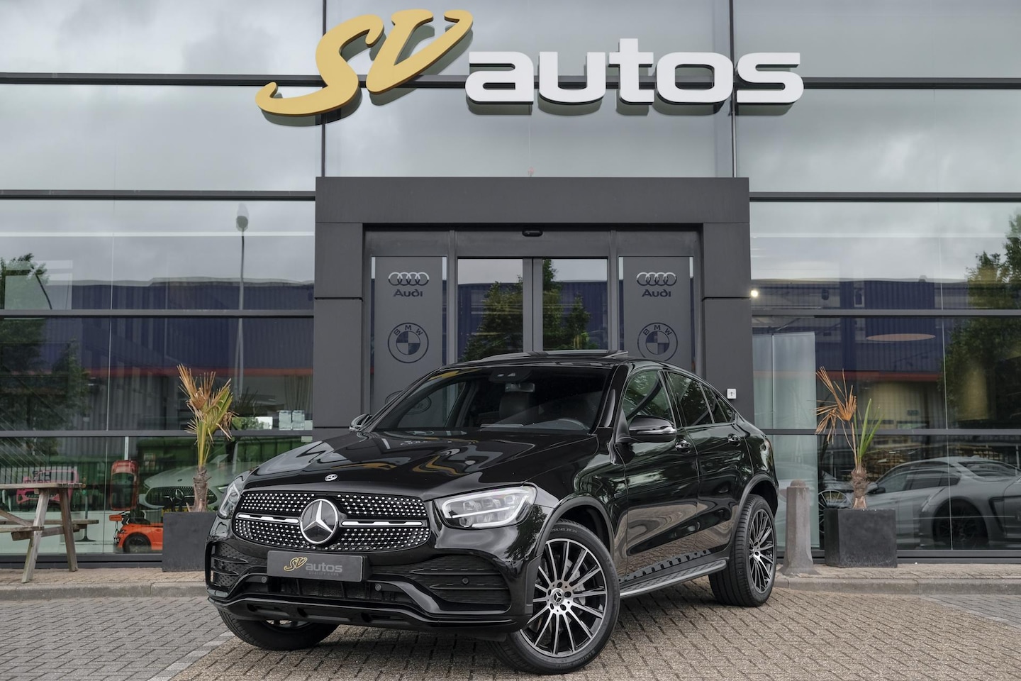 Mercedes-Benz GLC-klasse Coupé - GLC300e AMG 320pk 4MATIC Schuifdak Burmester Camera MBUX Trekhaak elektrisch 20" LMV - AutoWereld.nl