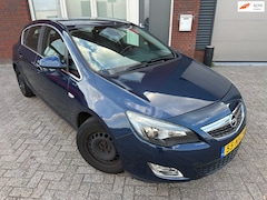 Opel Astra - 1.4 Turbo Sport / Lezen