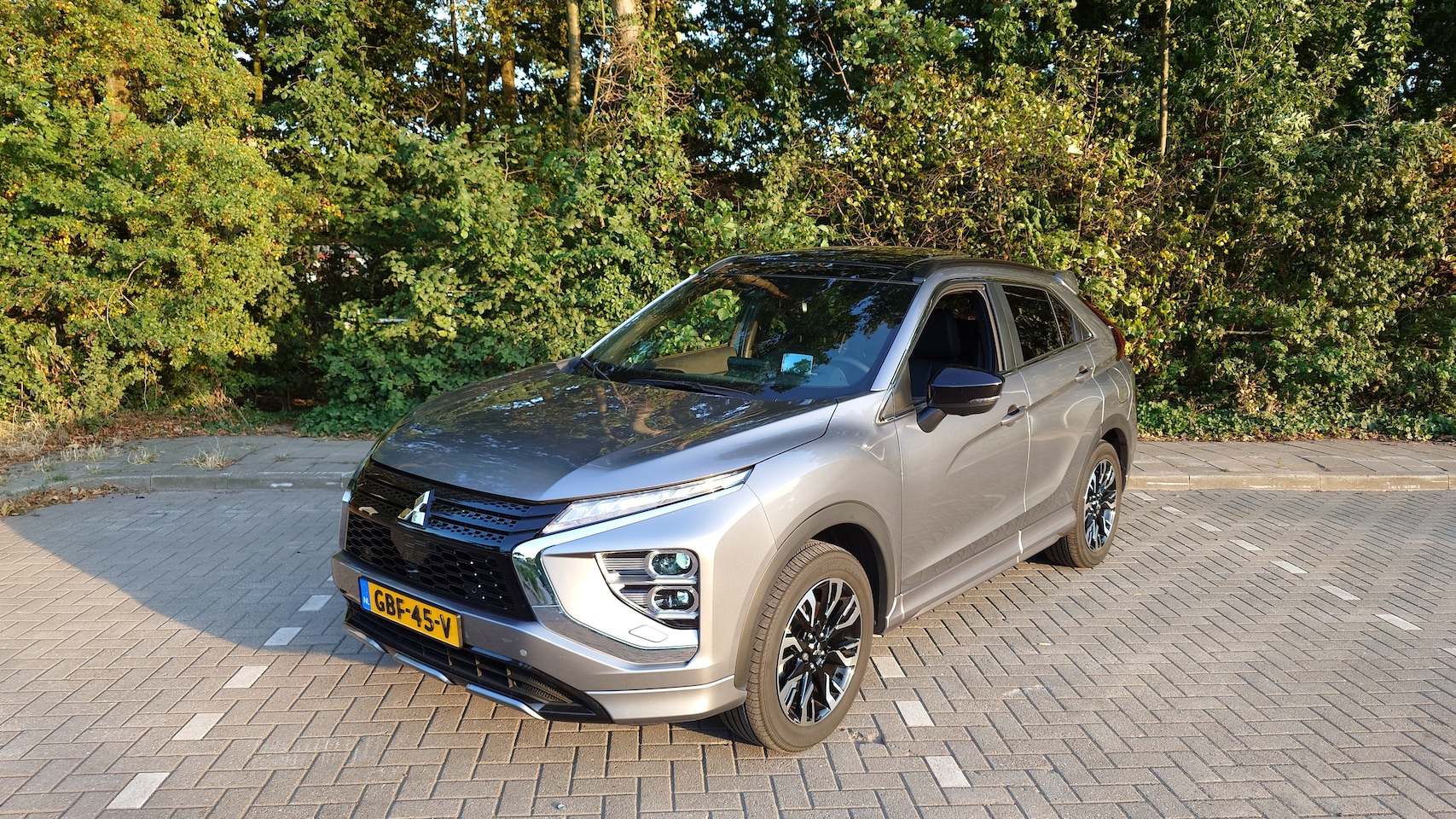 Mitsubishi Eclipse Cross - 2.4 PHEV Instyle SAWD *13p trekhaak*compleet* - AutoWereld.nl