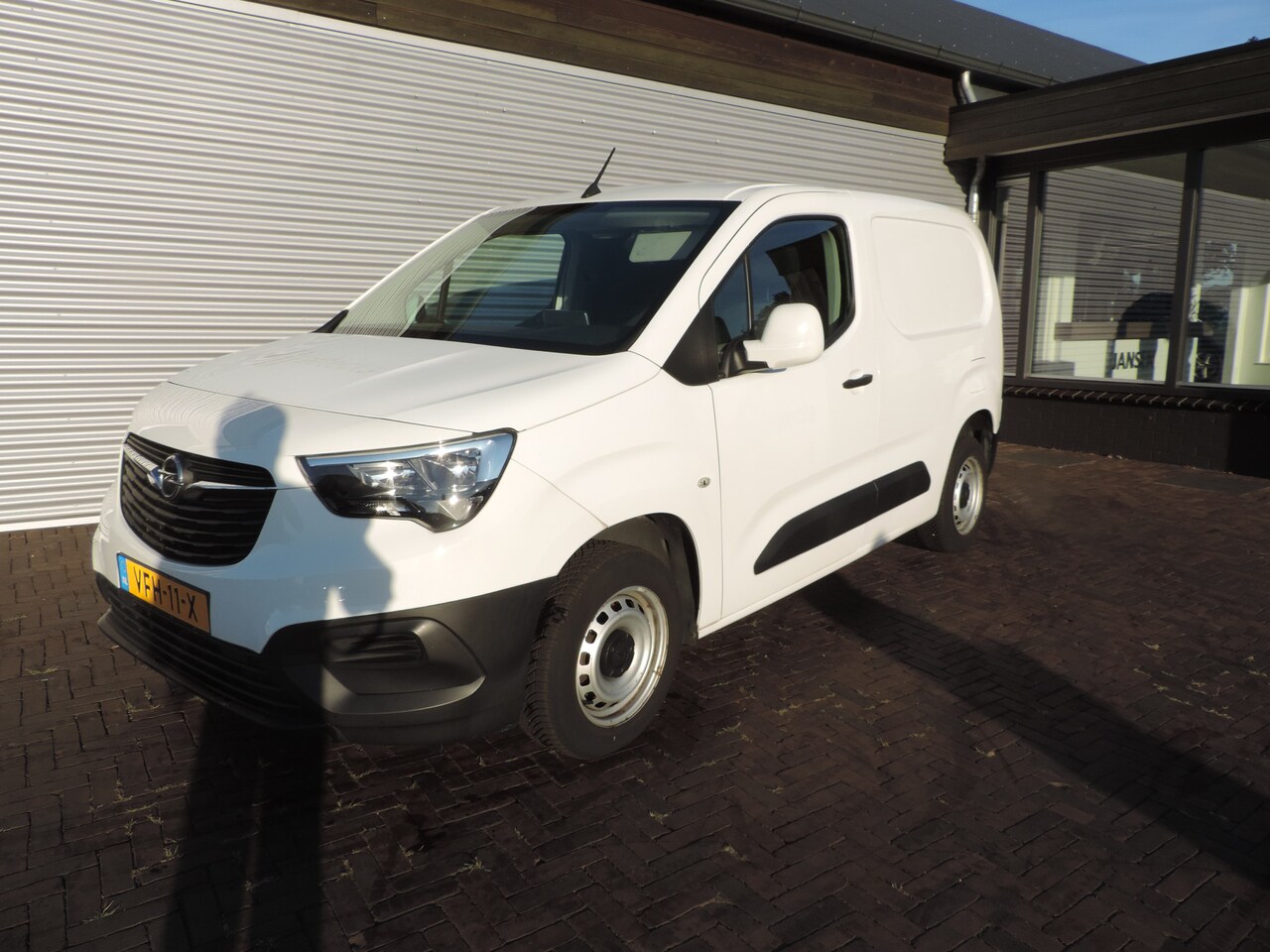 Opel Combo - 1.2 Turbo L1H1 Edition benzine motor - AutoWereld.nl