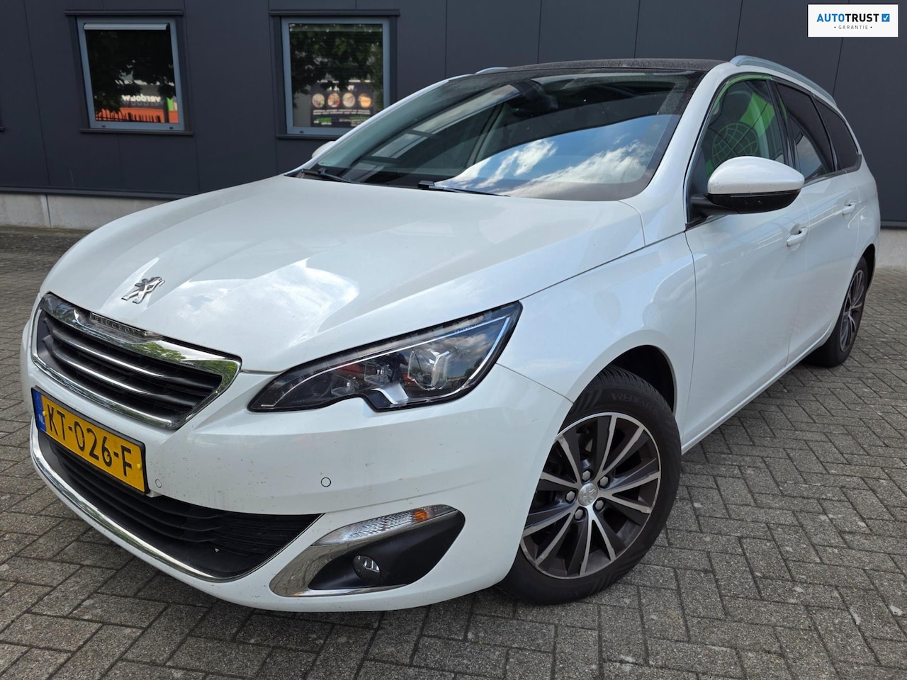 Peugeot 308 SW - 1.2 PureTech Blue Lease Premium 1.2 PureTech Blue Lease Premium, AUTOMAAT! - AutoWereld.nl