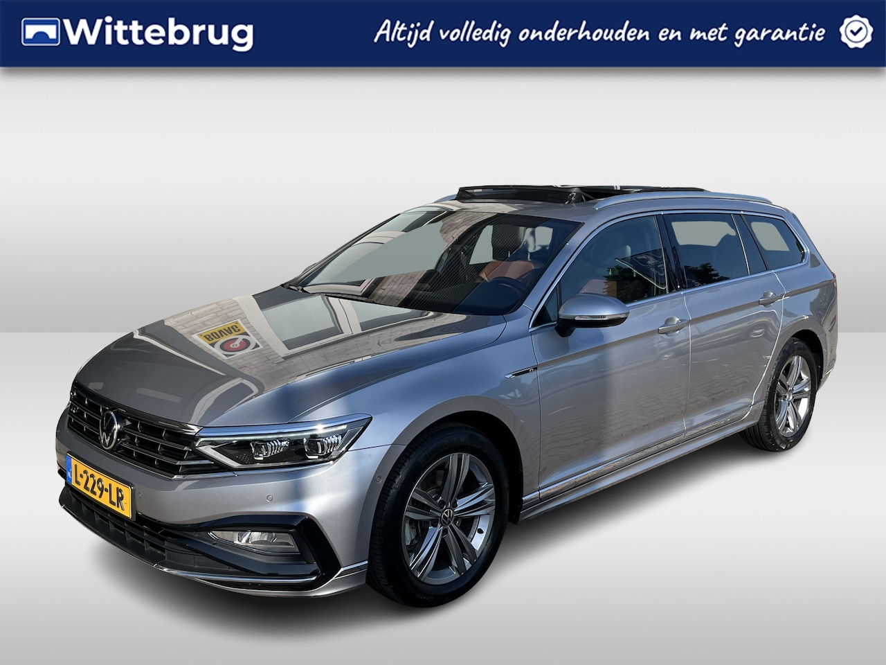 Volkswagen Passat Variant - 2.0 TSI R-Line Business + / AUTOMAAT/ 190 PK/ PANO/ TREKHAAK/ 360 CAMERA/ PARK. SENSOREN/ - AutoWereld.nl