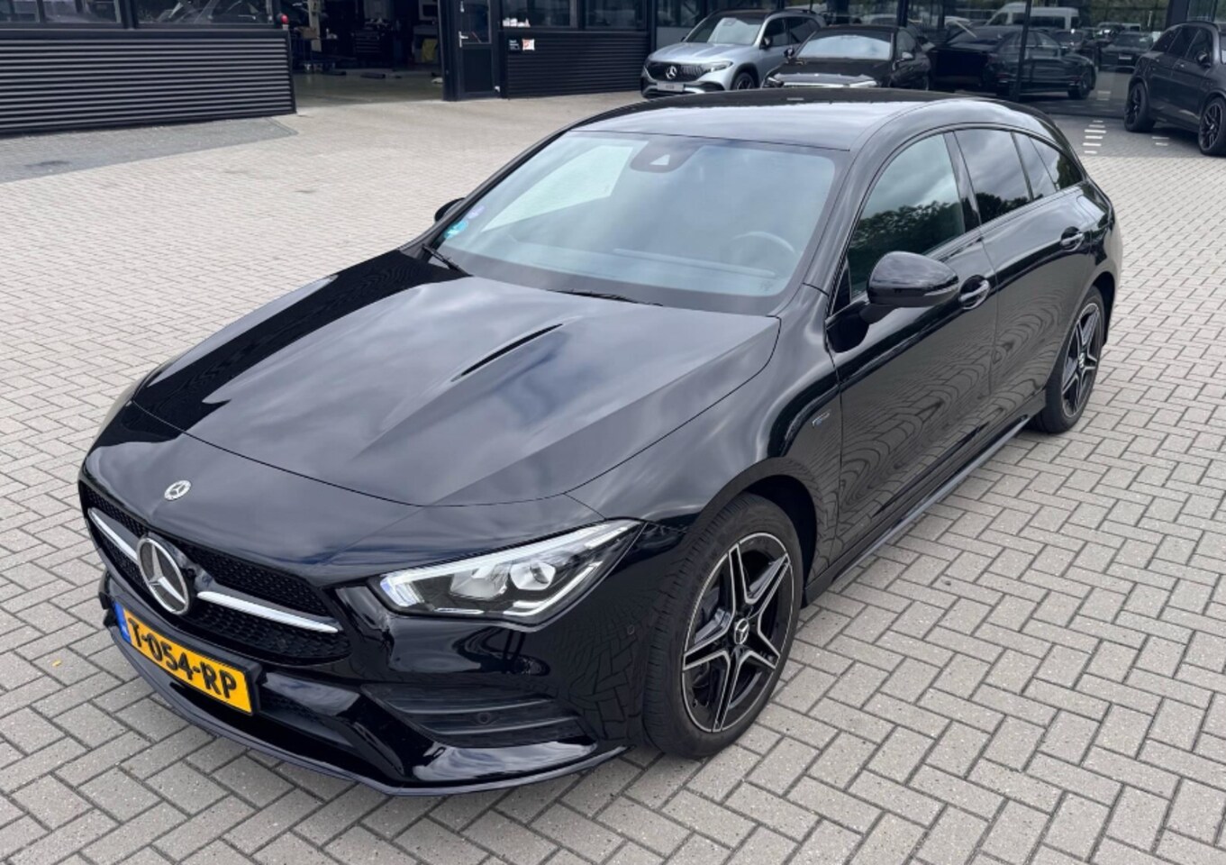 Mercedes-Benz CLA-klasse Shooting Brake - 250 e Business Solution AMG Limited | 18'' Lichtmetalen velgen | Navigatie | LED koplampen - AutoWereld.nl