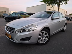 Volvo V60 - 1.6 T3 Kinetic CLIMA/CRUISE/TREKHAAK
