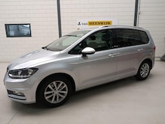 Volkswagen Touran - 1.4 TSI Connected Series Pdc | Lmv | Panoramadak | Trekhaak | Keyless
