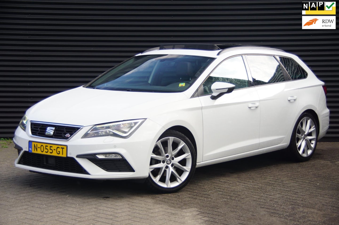 SEAT Leon ST - 1.4 EcoTSI FR | Pano | LED | Carplay | Seat sound | Trekhaak | - AutoWereld.nl