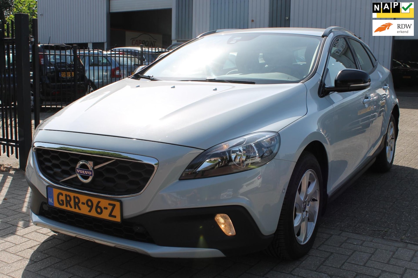 Volvo V40 Cross Country - 1.6 T4 Momentum BLIS Navi Clima Cruise! - AutoWereld.nl