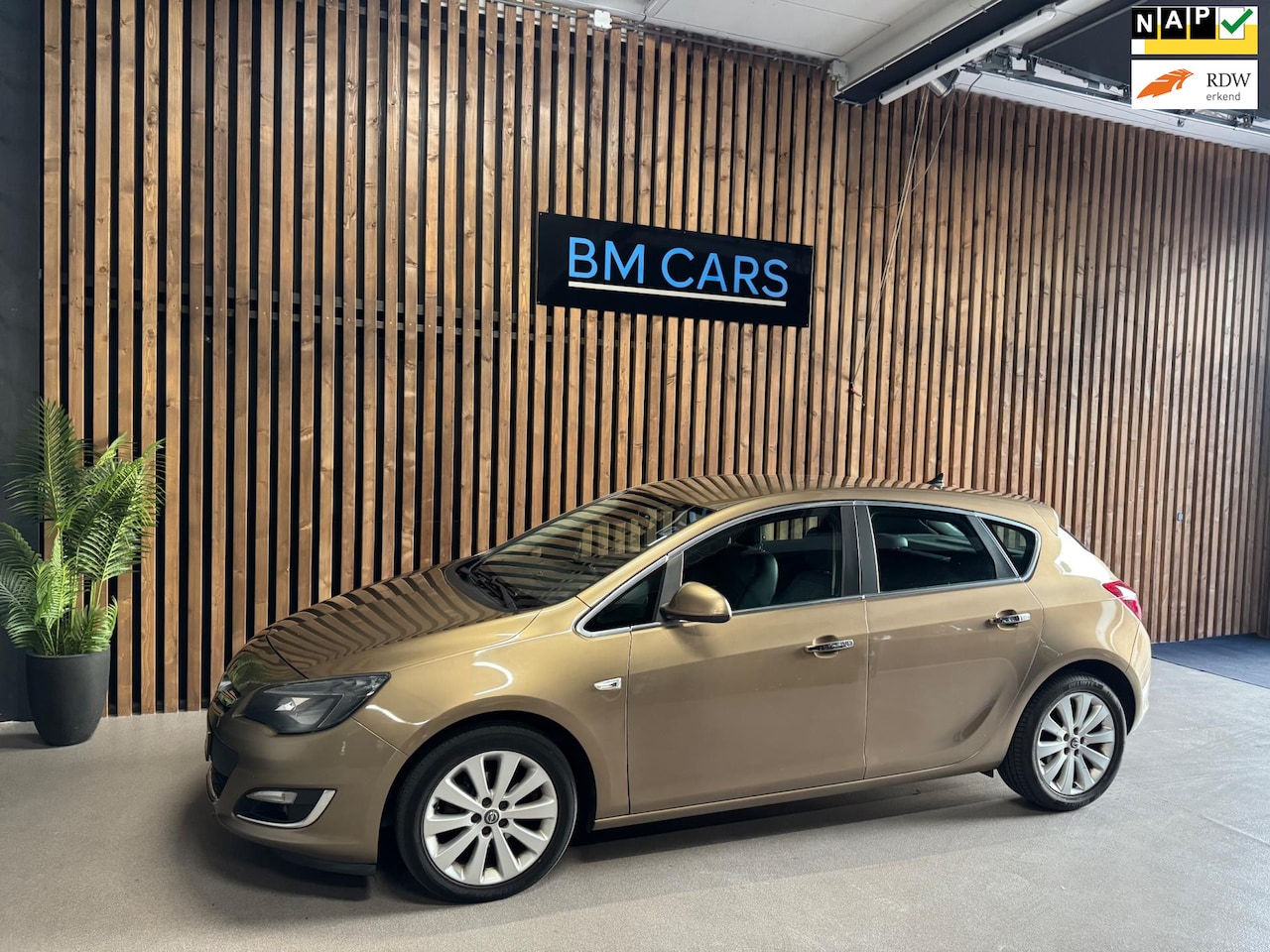Opel Astra - 1.4 Turbo Cosmo Airco,Navigatie,PDC - AutoWereld.nl