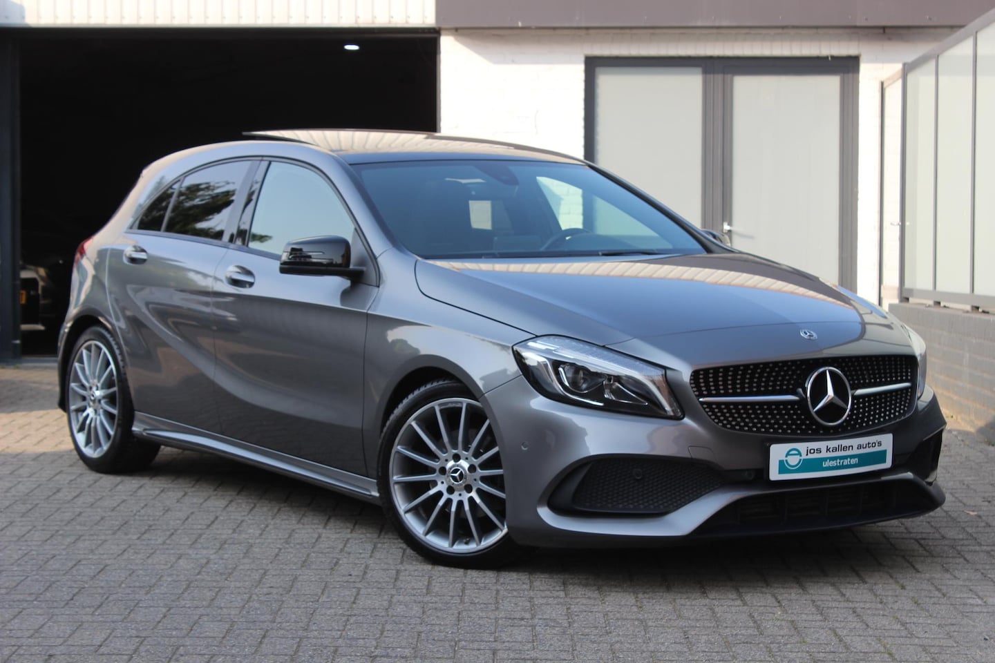 Mercedes-Benz A-klasse - 180 Sport Edition AMG Pack, Night Pack, Panoramadak, PDC incl Camera, Klima, Winterpack. 1 - AutoWereld.nl