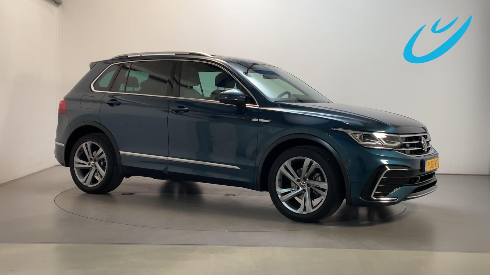 Volkswagen Tiguan - 1.5 TSI 150pk DSG R-Line Business+ LED Panoramadak Camera Navigatie - AutoWereld.nl