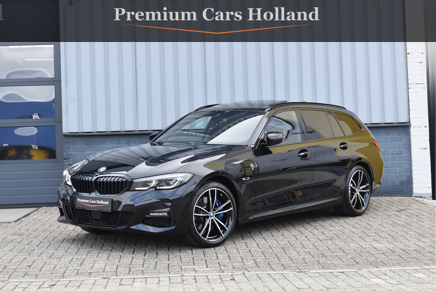 BMW 3-serie Touring - 330e xDrive M-Sport 292 Pk Pano Head-Up Laser Leder 19 Inch - AutoWereld.nl