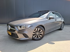 Mercedes-Benz A-klasse - 180 PANO DAK WIDESCREEN 1e EIGENAAR CAMERA PARK ASSIST HALF LEER LED NAVI CRUISE