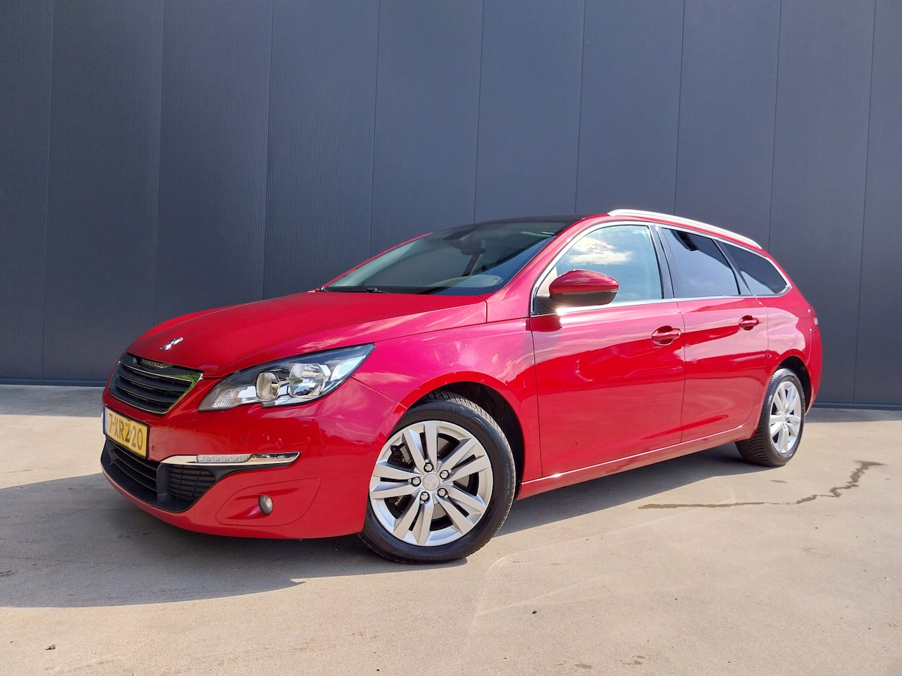 Peugeot 308 SW - 2.0 BlueHDI 150 PK AUTOMAAT PANO DAK CAMERA LED NAVI CRUISE ECC TREKHAAK - AutoWereld.nl