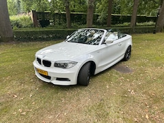 BMW 1-serie Cabrio - 118i Exclusive Edition M-Sport uitvoering - Cruise control - Clima - Navi - PDC achter - Stoelverwarming - Leder